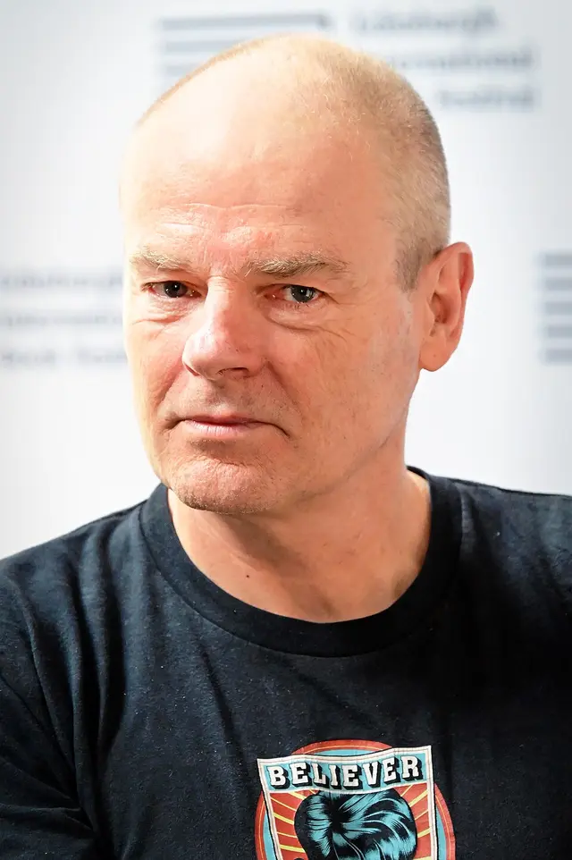 Portrait of Mark Haddon