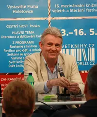 Portrait of Simon Mawer